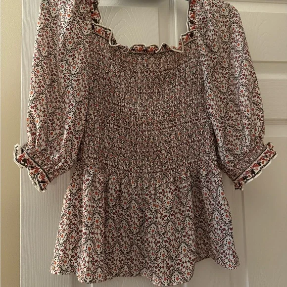 🤎 Smocked Fitted Floral Blouse - Picture 5 of 10